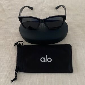 Alo Yoga Chill Sunglasses (Unisex)